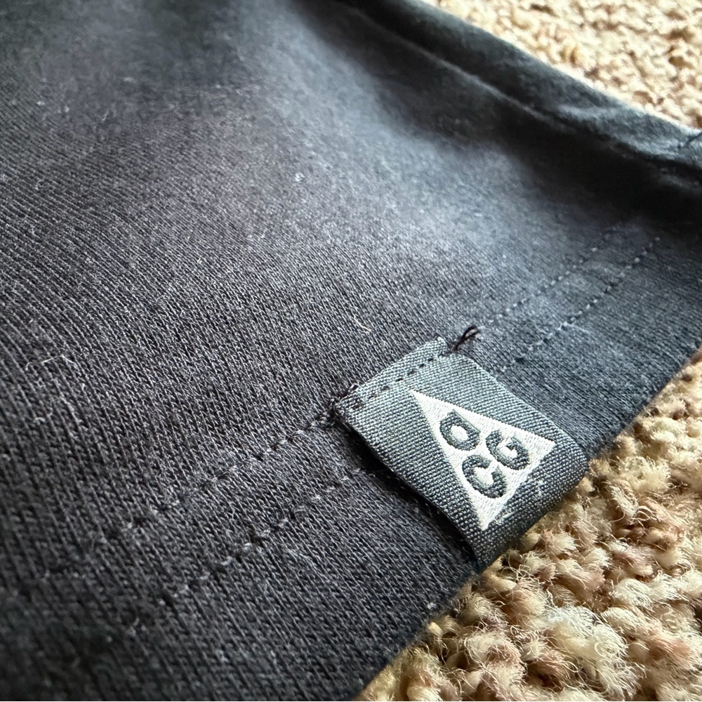 Nike ACG Shorts with 2 bonus items - Picture 3 of 11